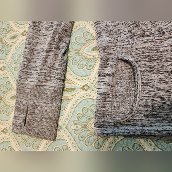 L. Grey Sweater Cowl Neck w pockets & thumbholes Size M-L - Picture 4 of 4